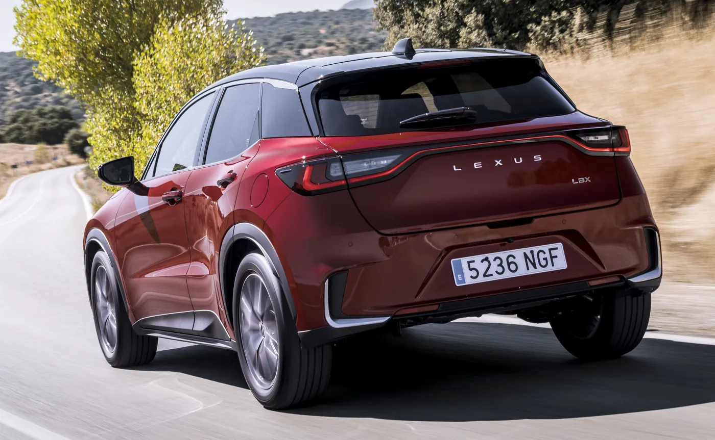 lexus-lbx-38921915.jpg