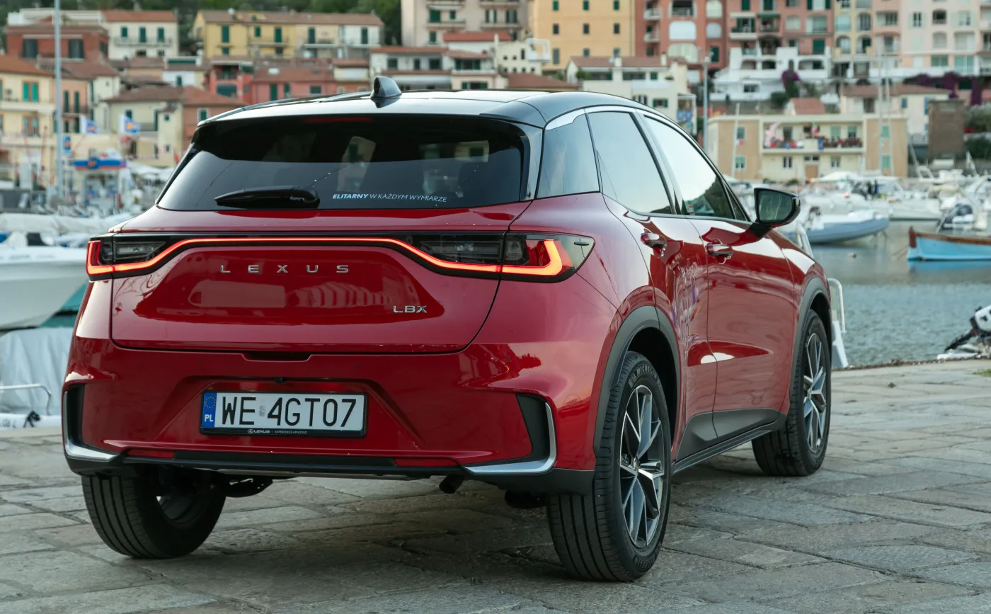 lexus-lbx-38501177.jpg