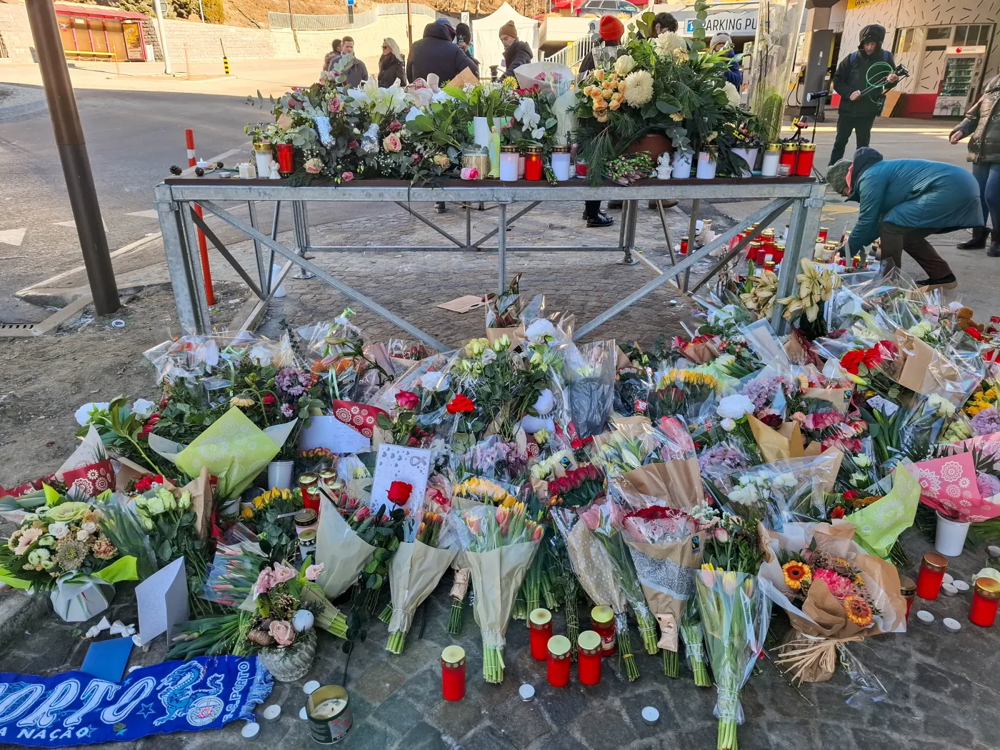 Tragedia w Szwajcarii. Zaniedbania i uchybienia w barze. "Zabawa zakończyła się masakrą"