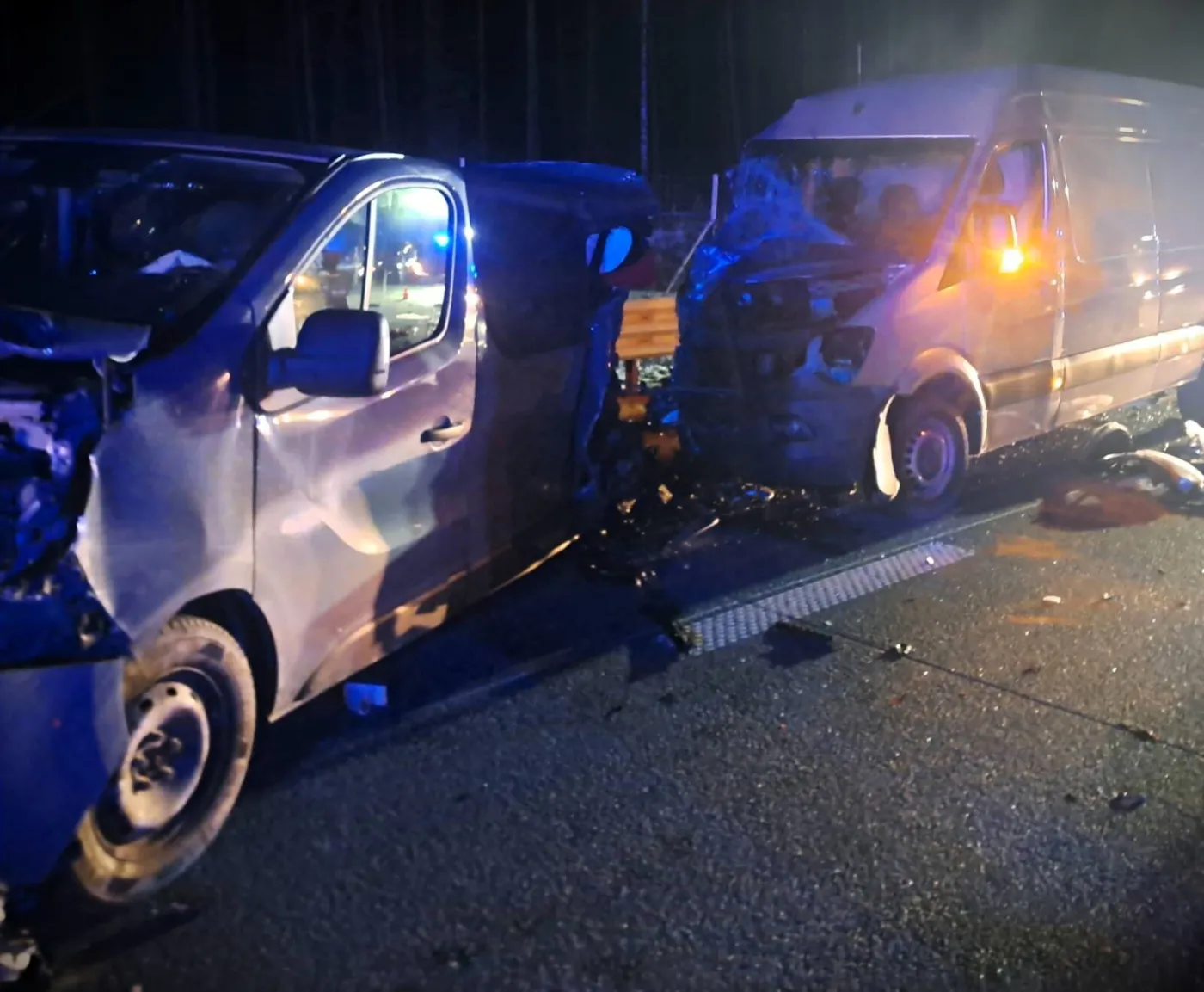 Śmiertelny wypadek na S8. Zderzyły się dwa busy i ciężarówka