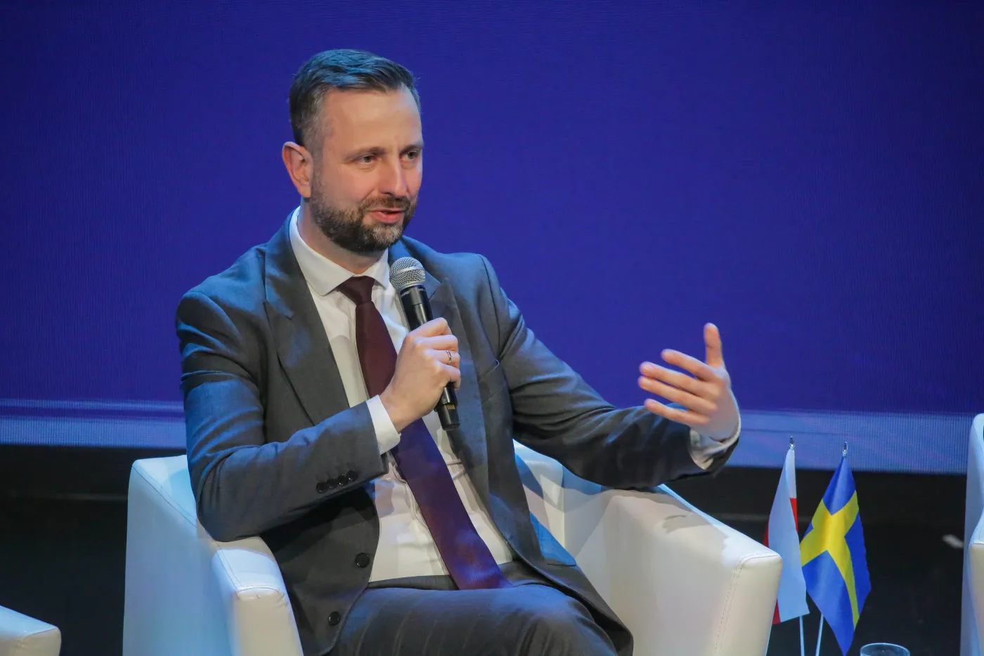 Szef MON o SAFE: opozycja nie może być przeciwko Polsce