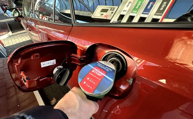 Czarny poniedziałek na stacjach: Od 16 marca benzyna 95 i LPG już za tyle