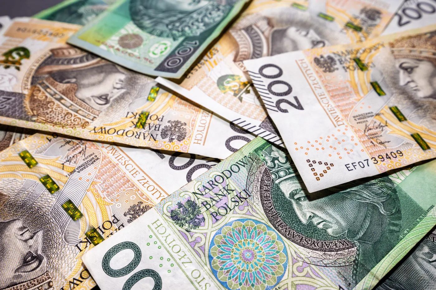 Polish,Banknotes,Of,One,Hundred,And,Two,Hundred,Zlotys,,Randomly