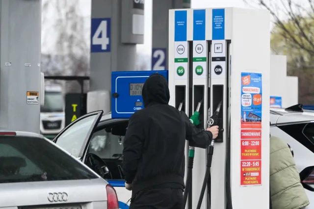 Obniżka VAT i akcyzy na paliwo do wycofania? "Stan polskich finansów jest niedobry"