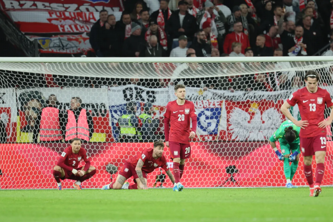 Matty Cash, Przemysław Wiśniewski, Sebastian Szymański i Jakub Kamiński