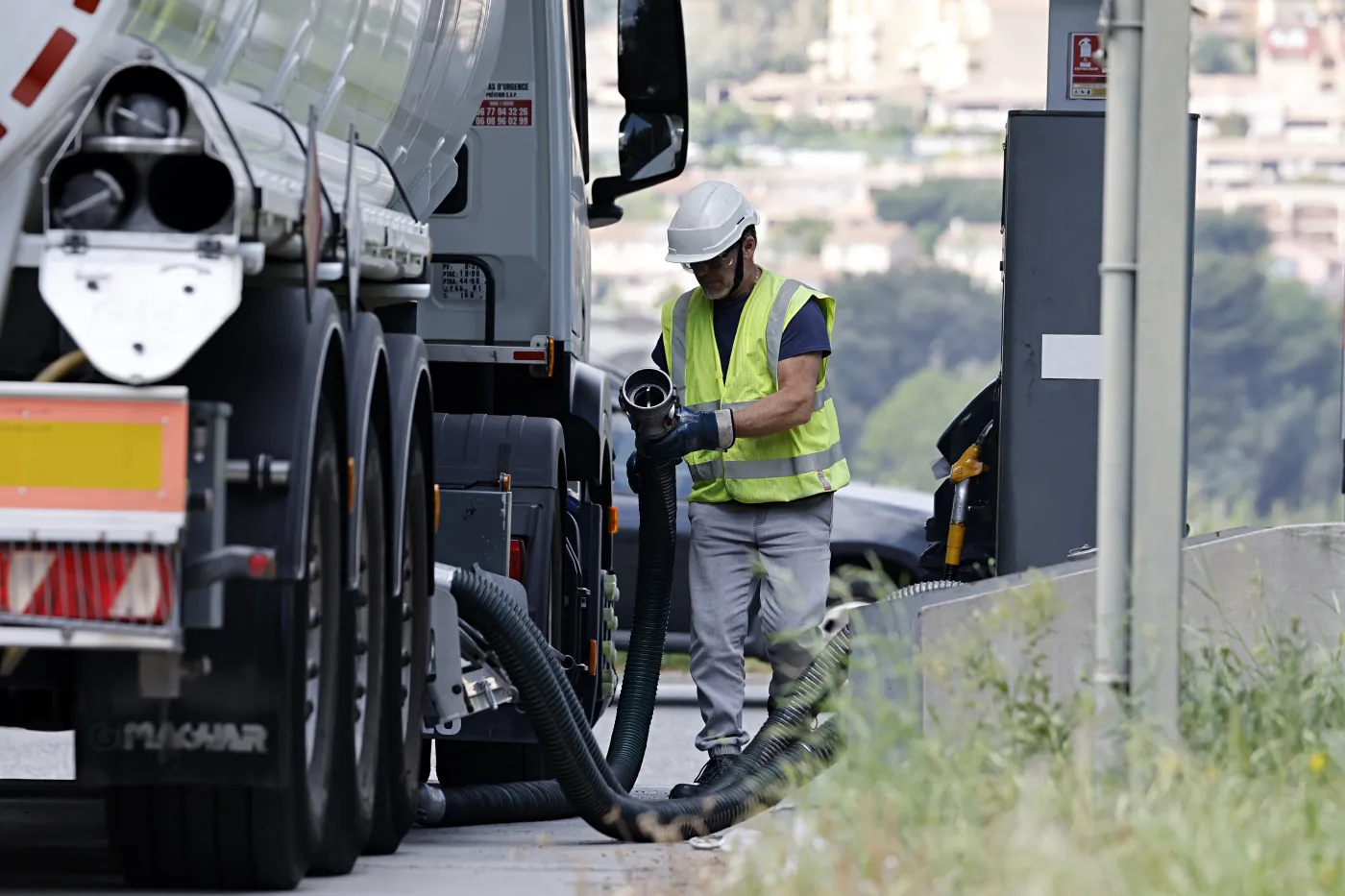 Ceny ropy znów w górę. "Napięcie utrzymuje się na bardzo wysokim poziomie"