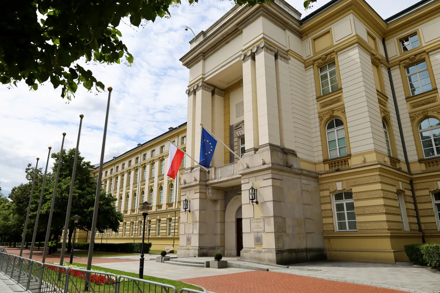 Premier z Konfederacji? Europoseł PiS ocenił taki scenariusz