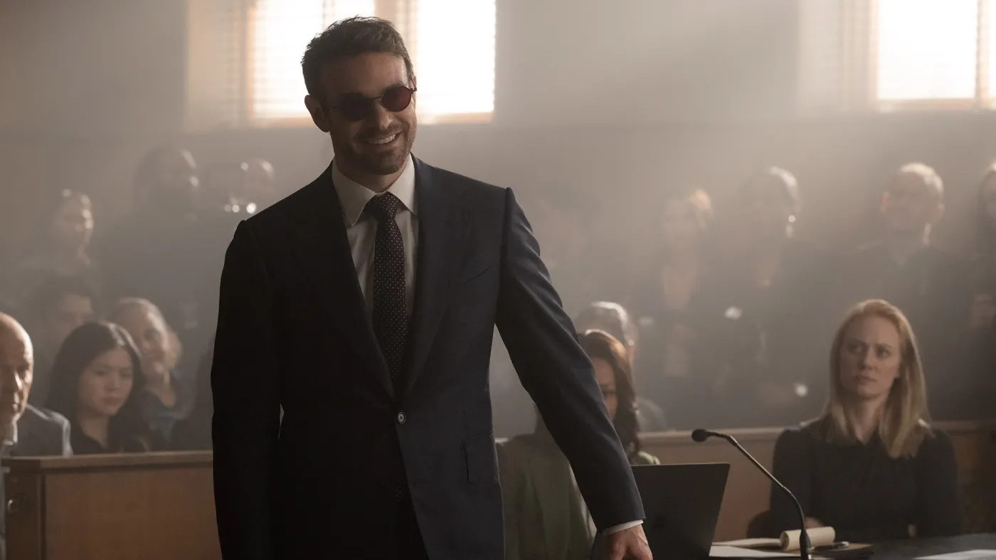Charlie Cox jako Matt Murdock oraz Deborah Ann Woll jako Karen Page w drugim sezonie serialu "Daredevil: Odrodzenie"