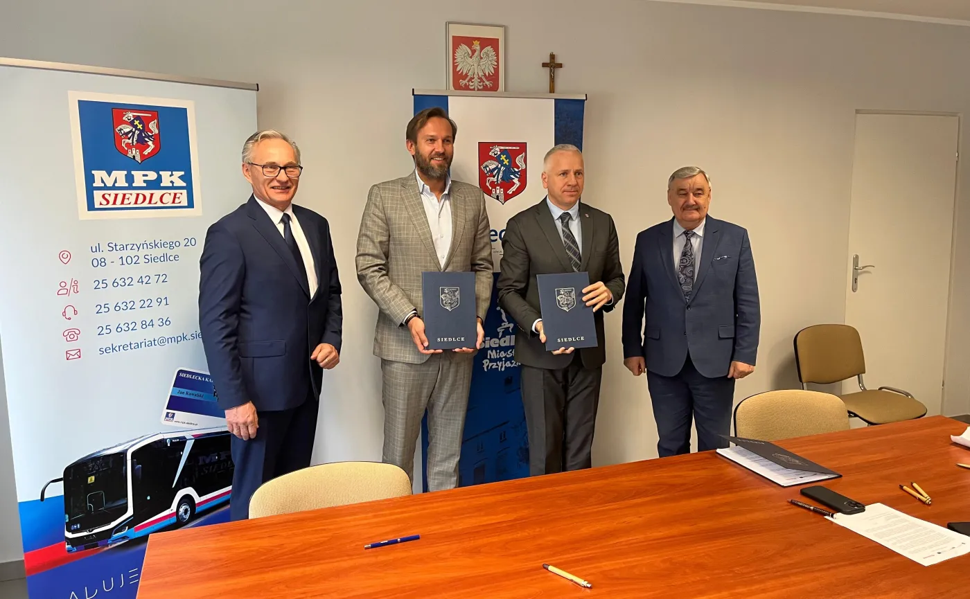 Siedlce dołączają do grona miast, które nie tylko inwestują w zeroemisyjny transport, ale robią to konsekwentnie i z wyprzedzeniem. Miasto podpisało umowę z Busnex Poland na dostawę 6 kolejnych autobusów elektrycznych marki Yutong