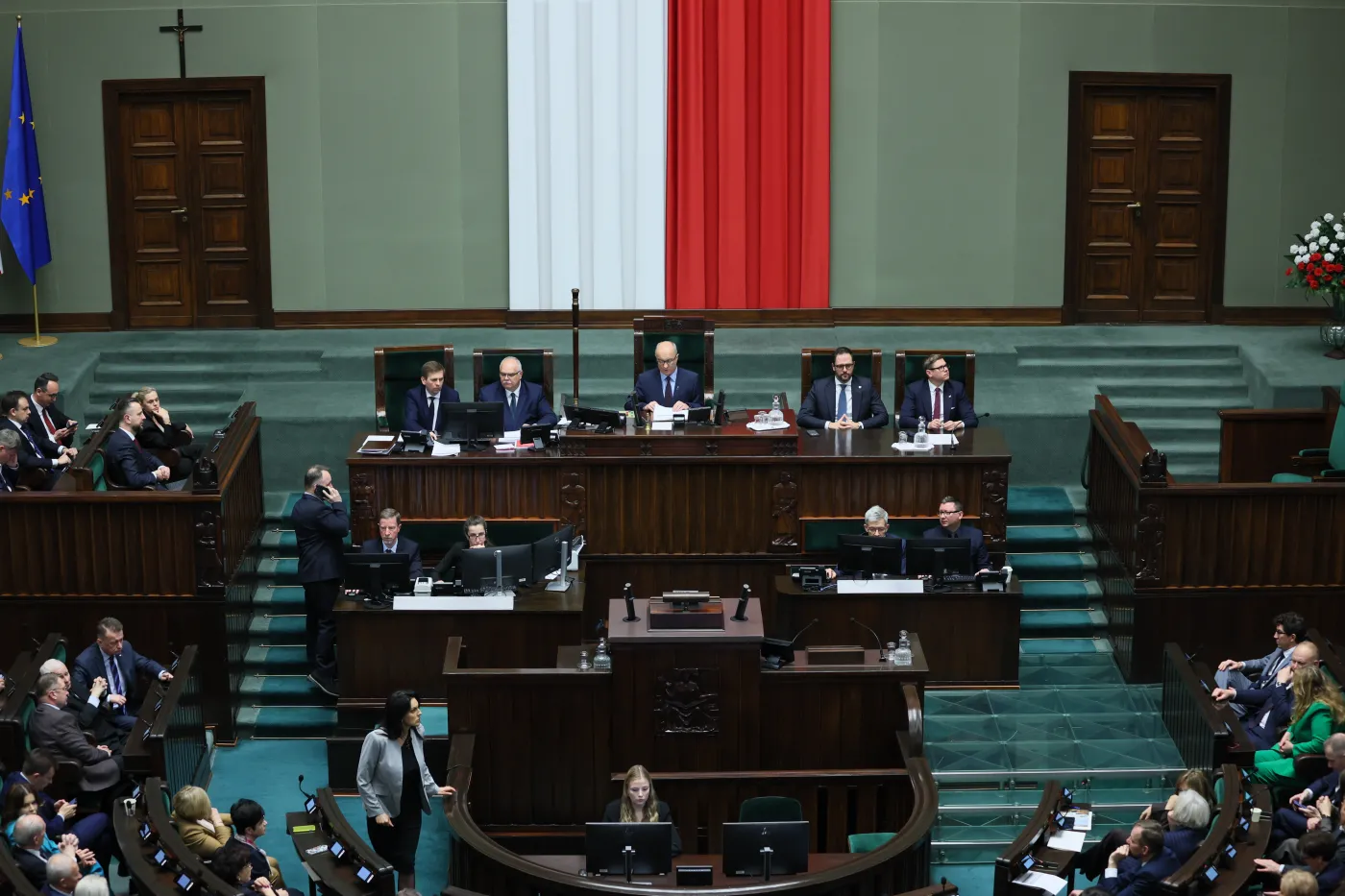 Tak głosowaliby dziś Polacy. Dwie partie z koalicji rządzącej poza Sejmem [SONDAŻ]