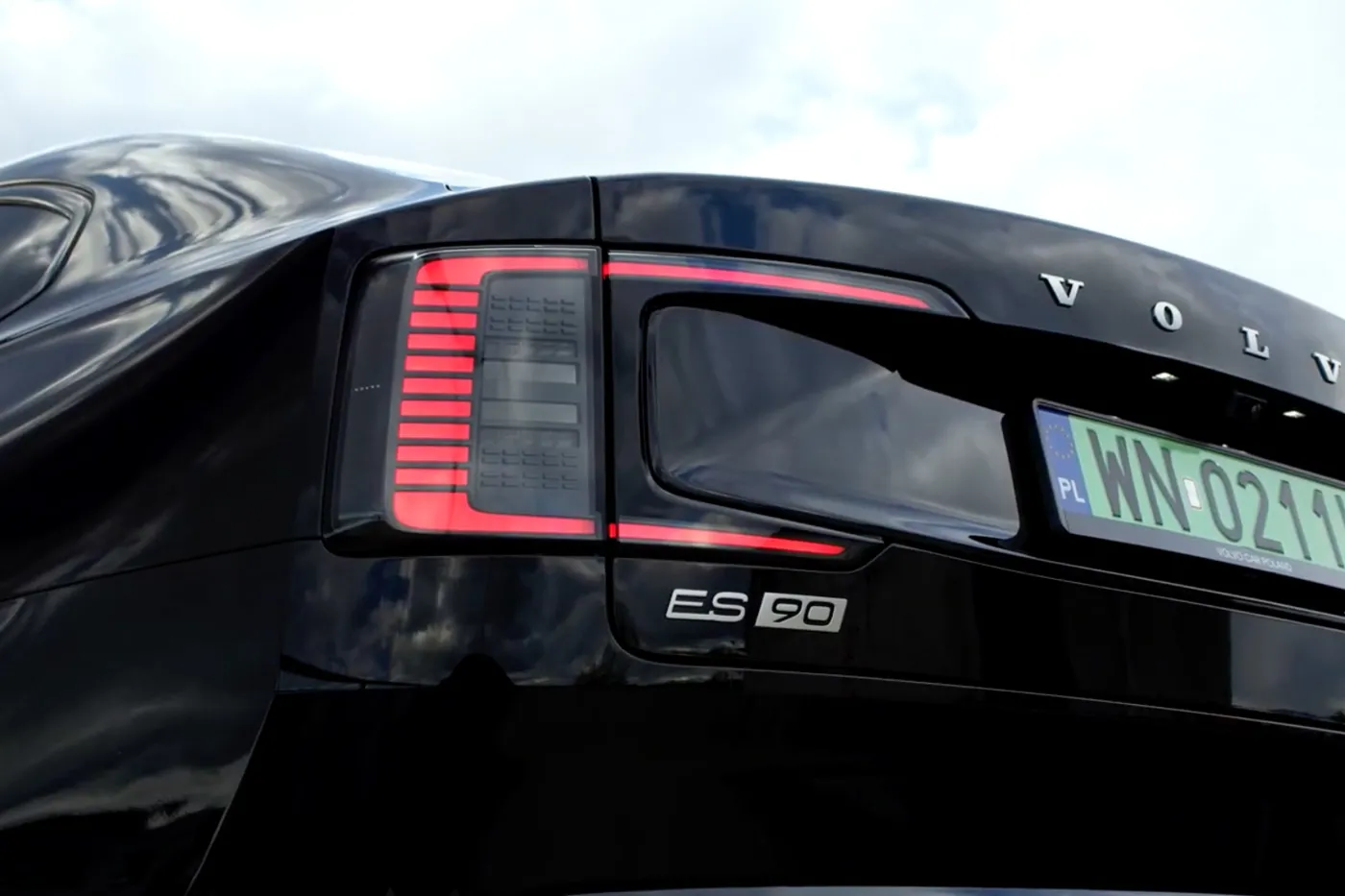 Volvo ES90 tył szwedzkiej limuzyny elektrycznej