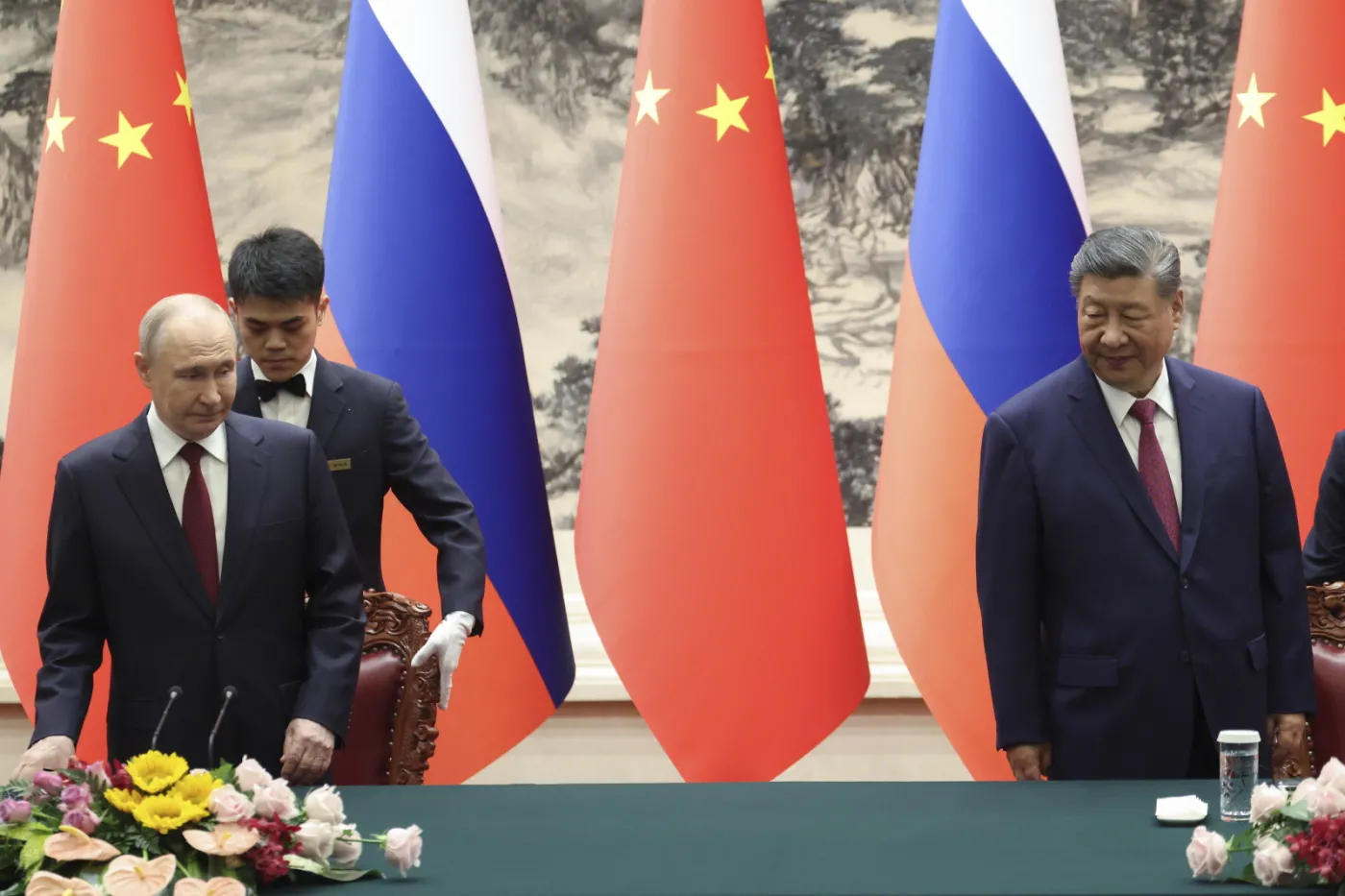 "Światu grozi powrót do prawa dżungli" Chiny i Rosja wydały wspólne oświadczenie