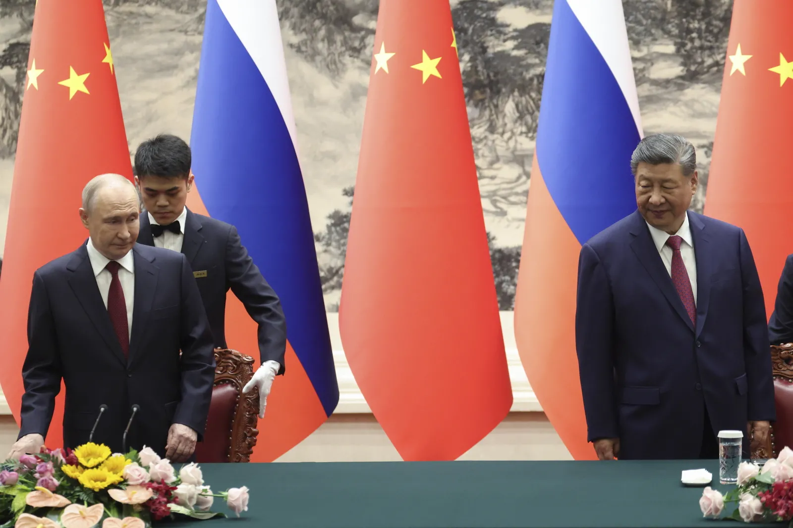 "Światu grozi powrót do prawa dżungli". Chiny i Rosja wydały wspólne oświadczenie