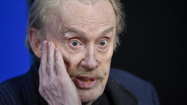Tak Olbrychski będzie wyglądał w nowym "Ranczu". Pasuje do "ławeczki"? [FOTO]