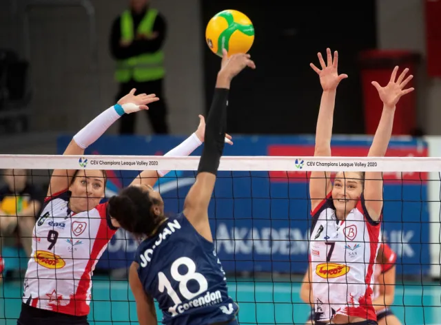 LM siatkarek. Budowlani przegrali u siebie z Fenerbahce 0:3