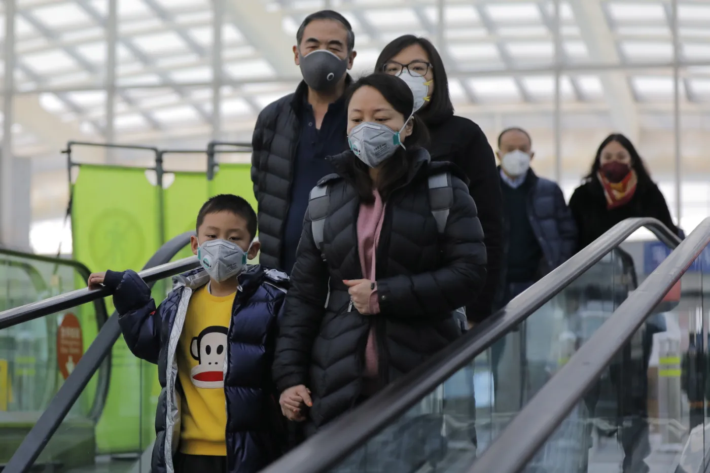 Jak obronić się przed koronawirusem? "Aktualnie nie ma skutecznych leków" [ROZMOWA]