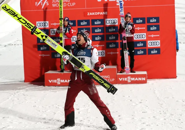 PŚ w skokach: Król wrócił w wielkim stylu: Stoch zaimponował w Zakopanem