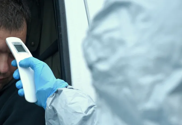 Walka z koronawirusem. Polacy dzwonią do sanepidu i donoszą na sąsiadów