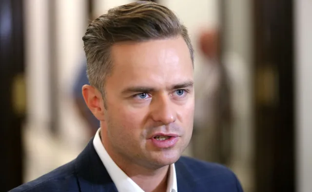 Adam Hofman przyszedł do studia w masce. "Zwariowaliśmy”