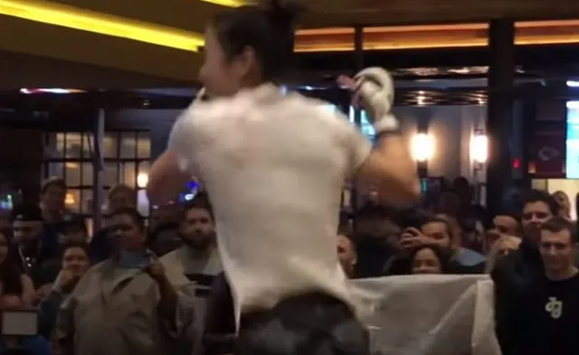 Rywalka Joanny Jędrzejczyk pokazała polskim kibicom środkowy palec [WIDEO]