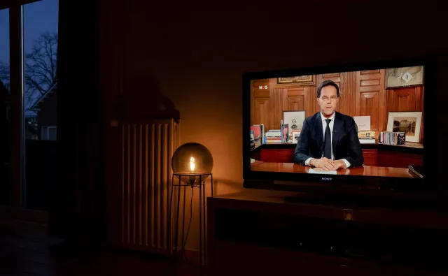 Premier Holandii: Bardzo wielu Holendrów zachoruje. Pandemia potrwa wiele miesięcy