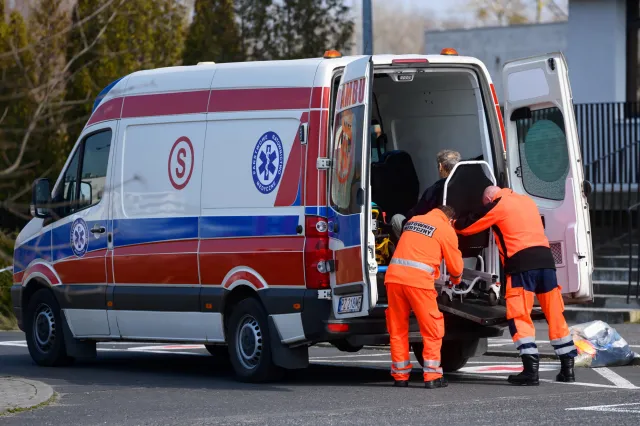 Koronawirus w Polsce. Apel ratowników: Nie kłam medyka