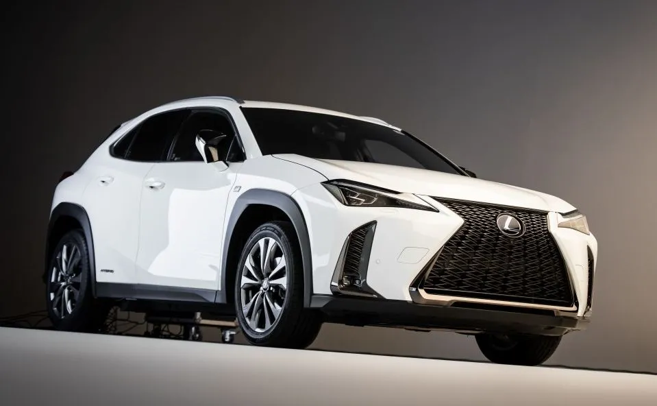 lexus-ux-12614759.jpg