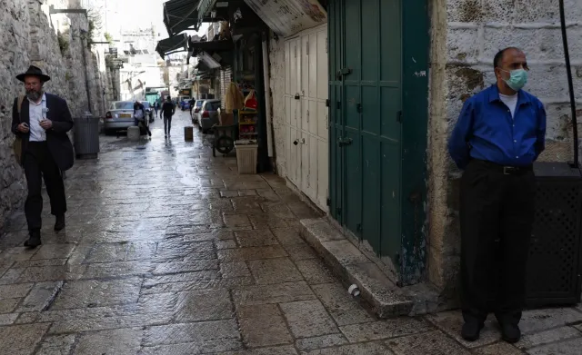 W Izraelu od niedzieli obowiązkowe noszenie maseczek ochronnych