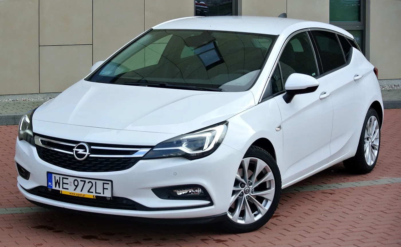 8955689-opel-astra.jpg