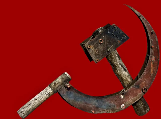 "My, dzieci komunistów", czyli jak wyglądało dorastanie w domu komunistycznego prominenta [ROZMOWA]