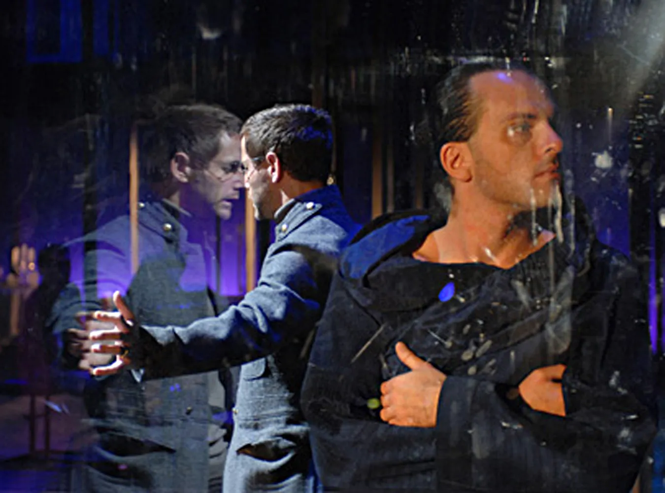 Okrucieństwo za szybą