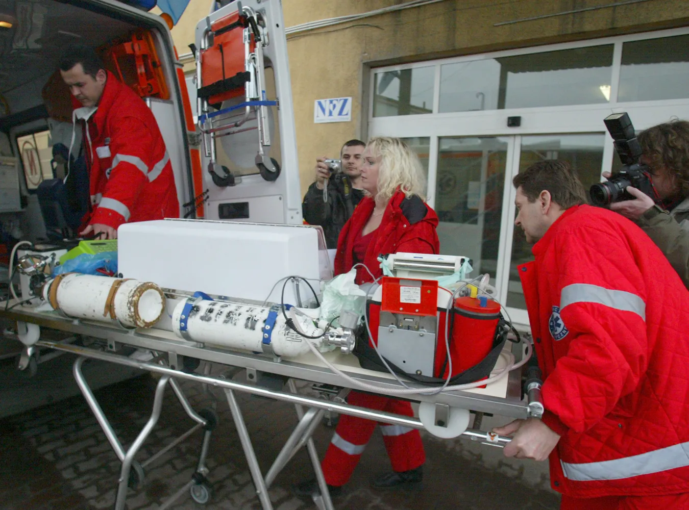 Ewakuowana pacjentka rodziła w karetce