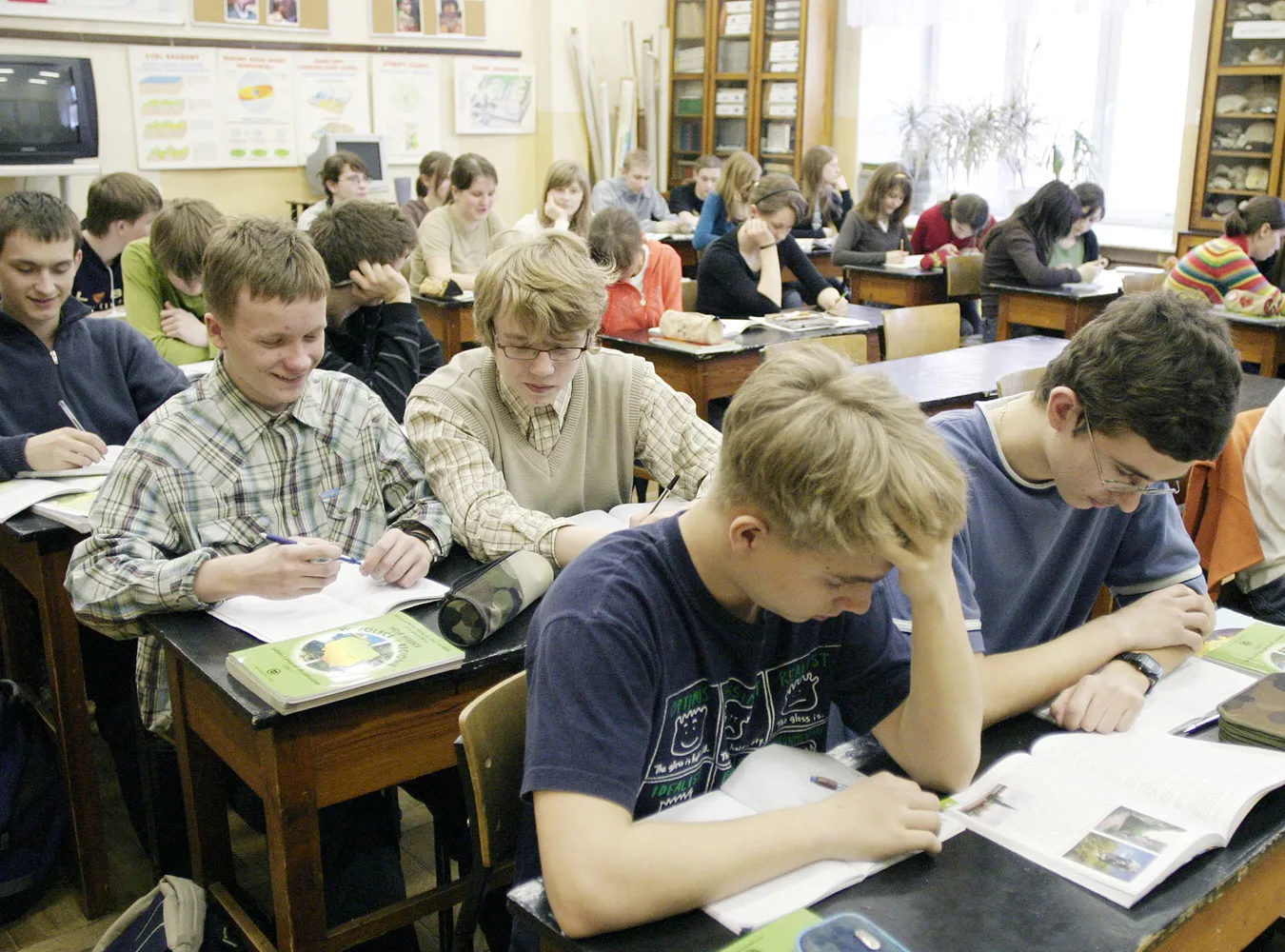 Rząd chce ze szkół wypuszczać nieuków