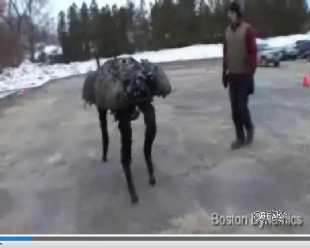 Ogromny robo-pies przeraża