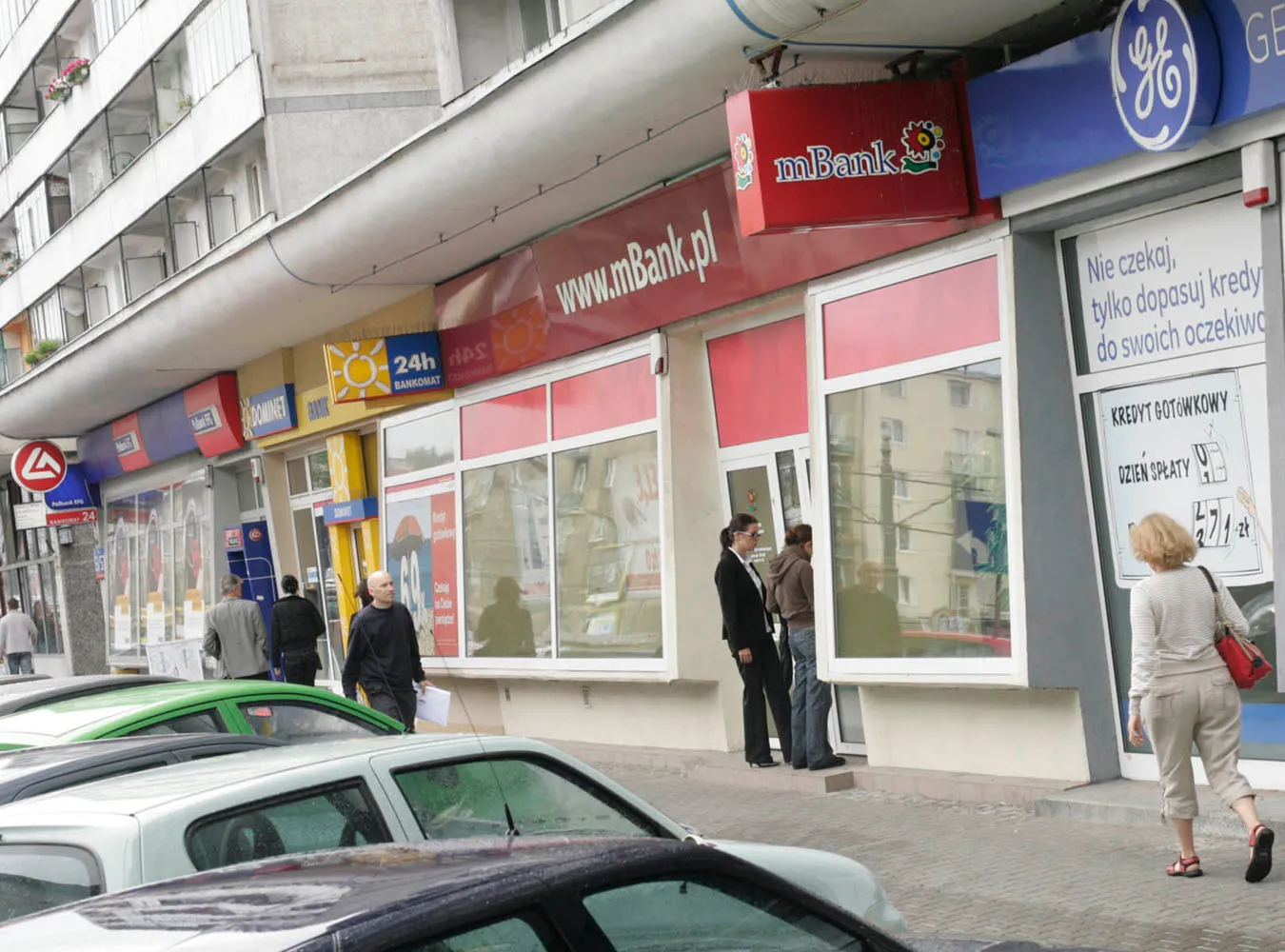 Banki zarobiły dużo mniej, więc zwalniają