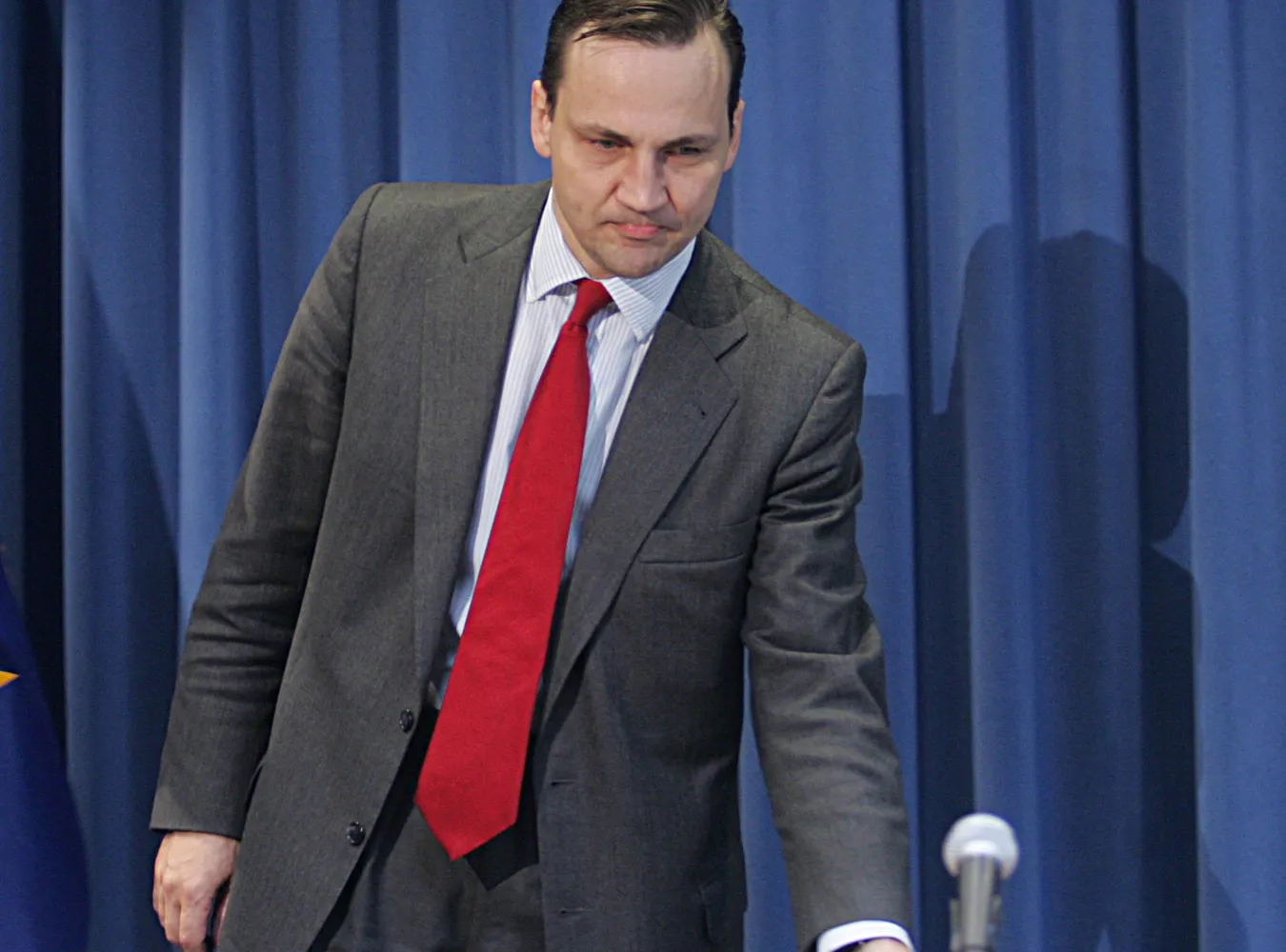 "Nasz Dziennik": Sikorski broni pedofila