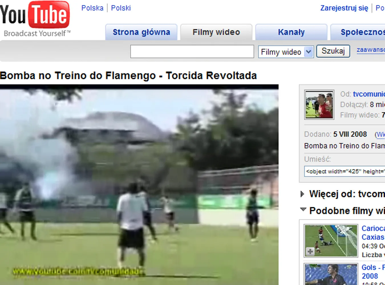 Zobacz, jak kibice rzucili w piłkarzy bombą