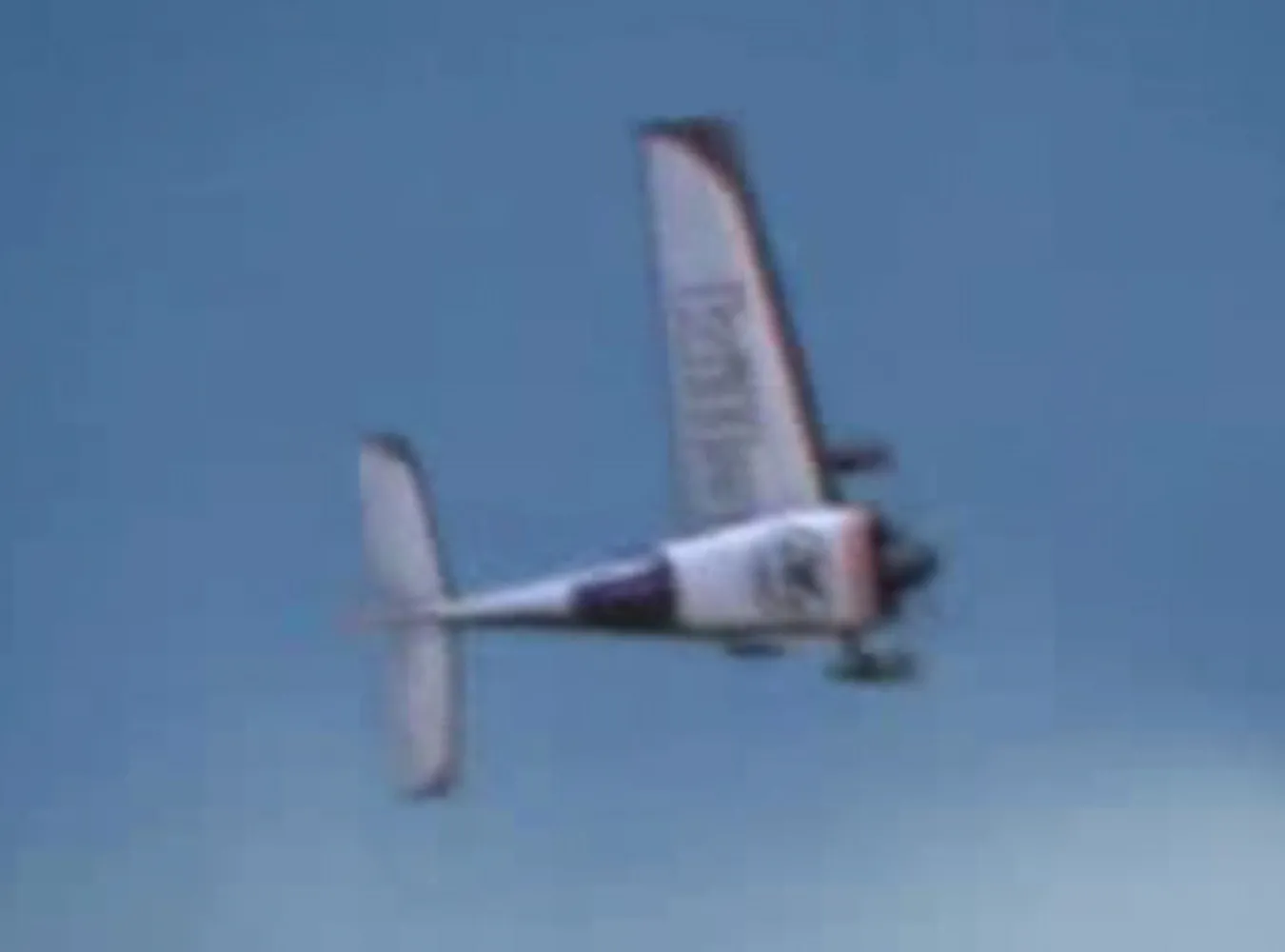 Wylądował z urwanym skrzydłem?