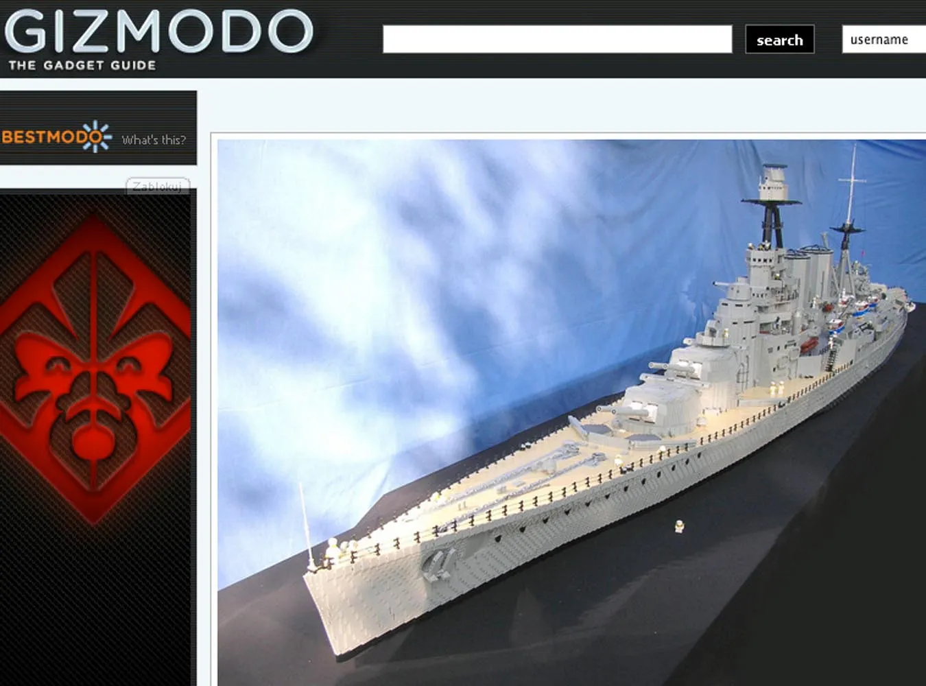 Sześciometrowy brytyjski krążownik z klocków Lego