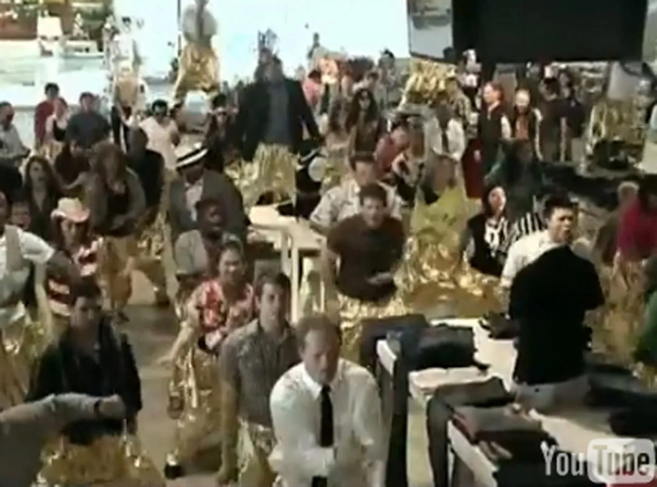 Zobacz jak promuje się MC Hammer