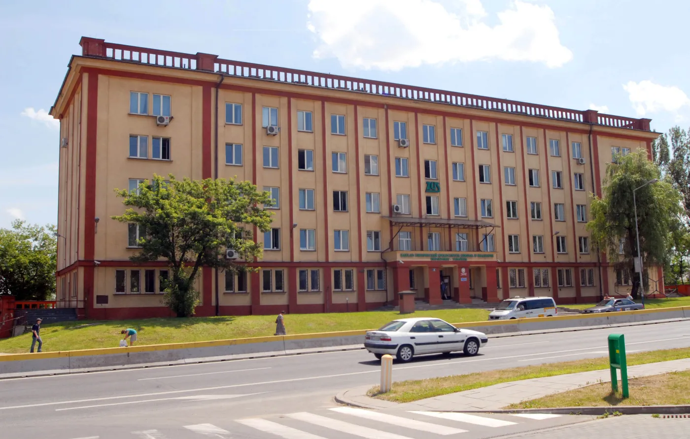 2006 07 05 KRAKOW

SIEDZIBA ZUS-U NA ULICY ZAKOPIANSKIEJ GDZIE JEST UTRUDNIONE PRZEJSCIE DLA PIESZYCH

NZ BUDYNEK ZUSU

FOT MACIEJ GILLERT KRAKFOTO