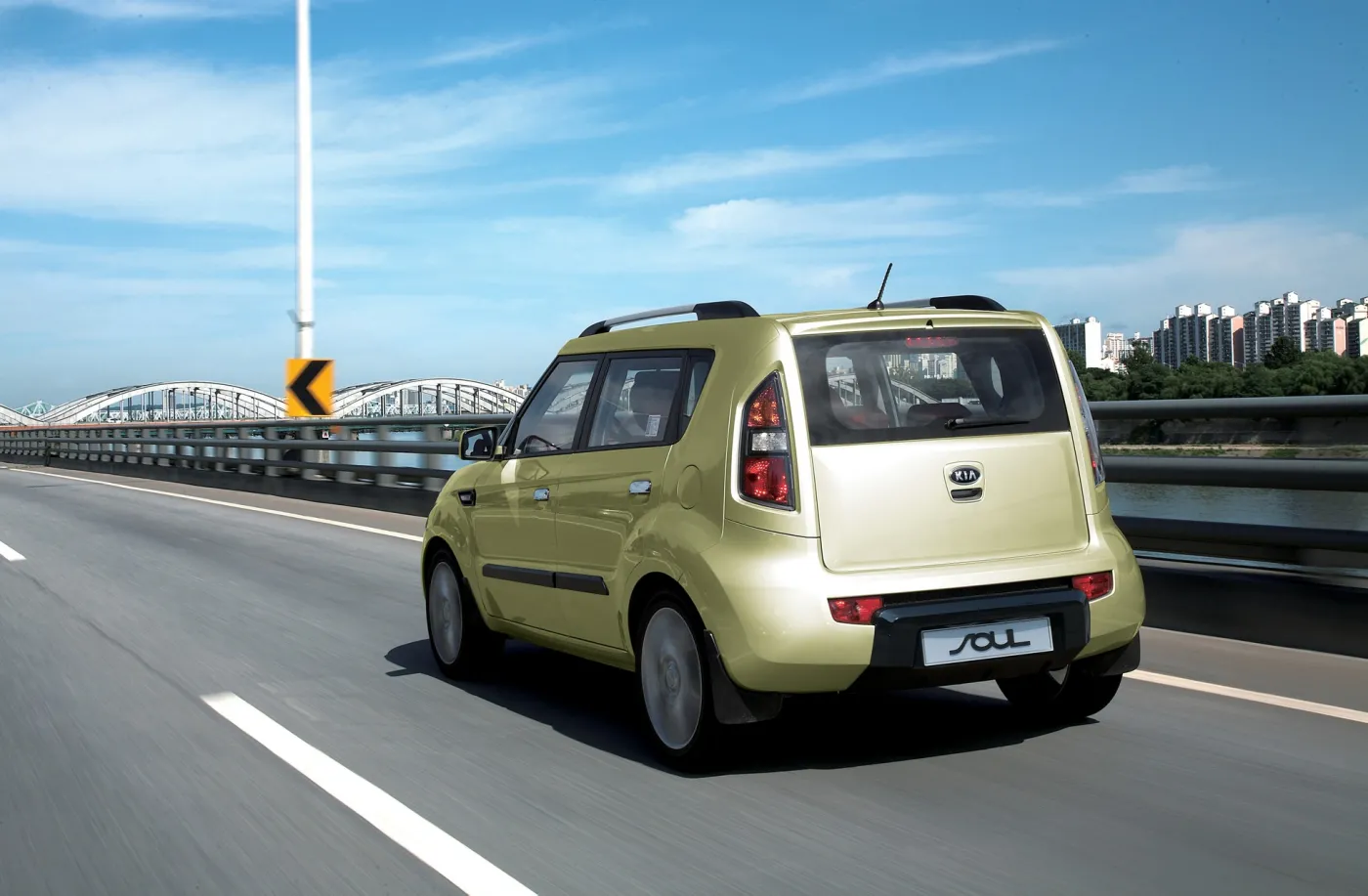 fr_kia1_118854a_482573.jpg