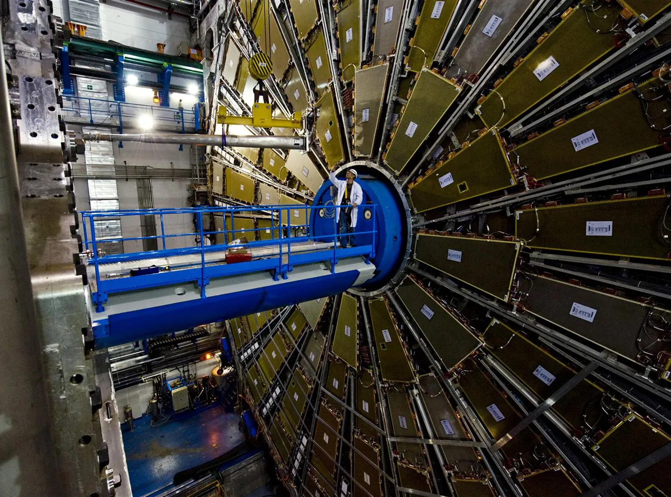 fr_cern_120696a_516334.jpg