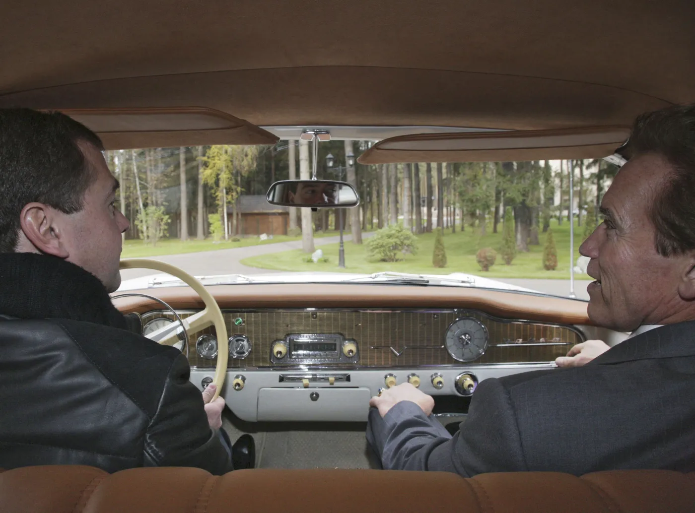 Prezydent Rosji Dmitrij Miedwiediew i gubernator Kaliforni Arnold Schwarzenegger