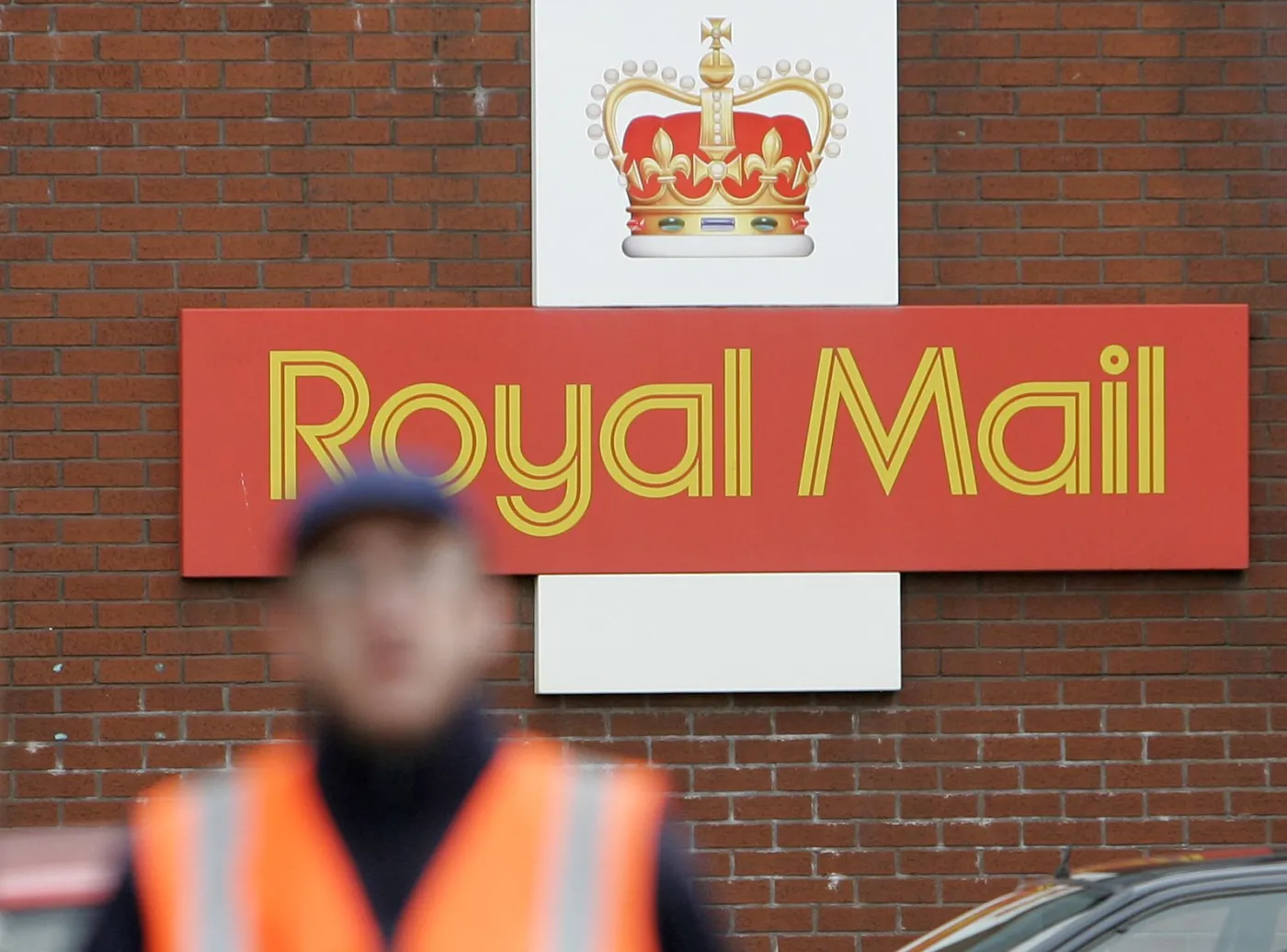 Zgodnie z projektem rządowej ustawy 90 proc. udziałów w brytyjskiej poczcie będą mogli objąć prywatni inwestorzy.