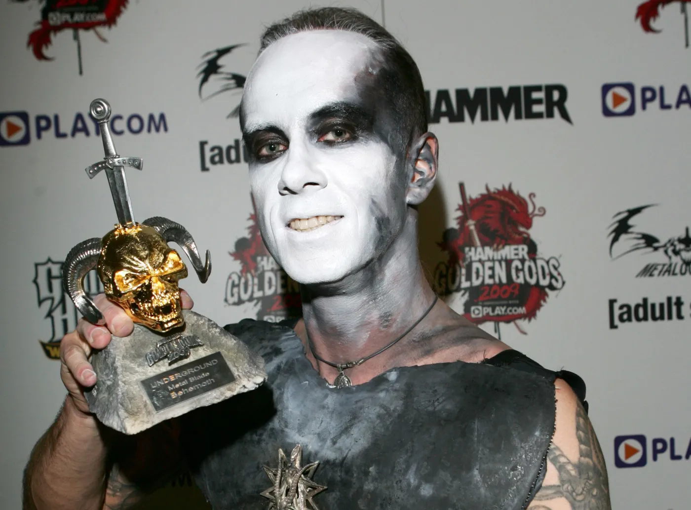 Oto niepokojący, szalony i zły Behemoth