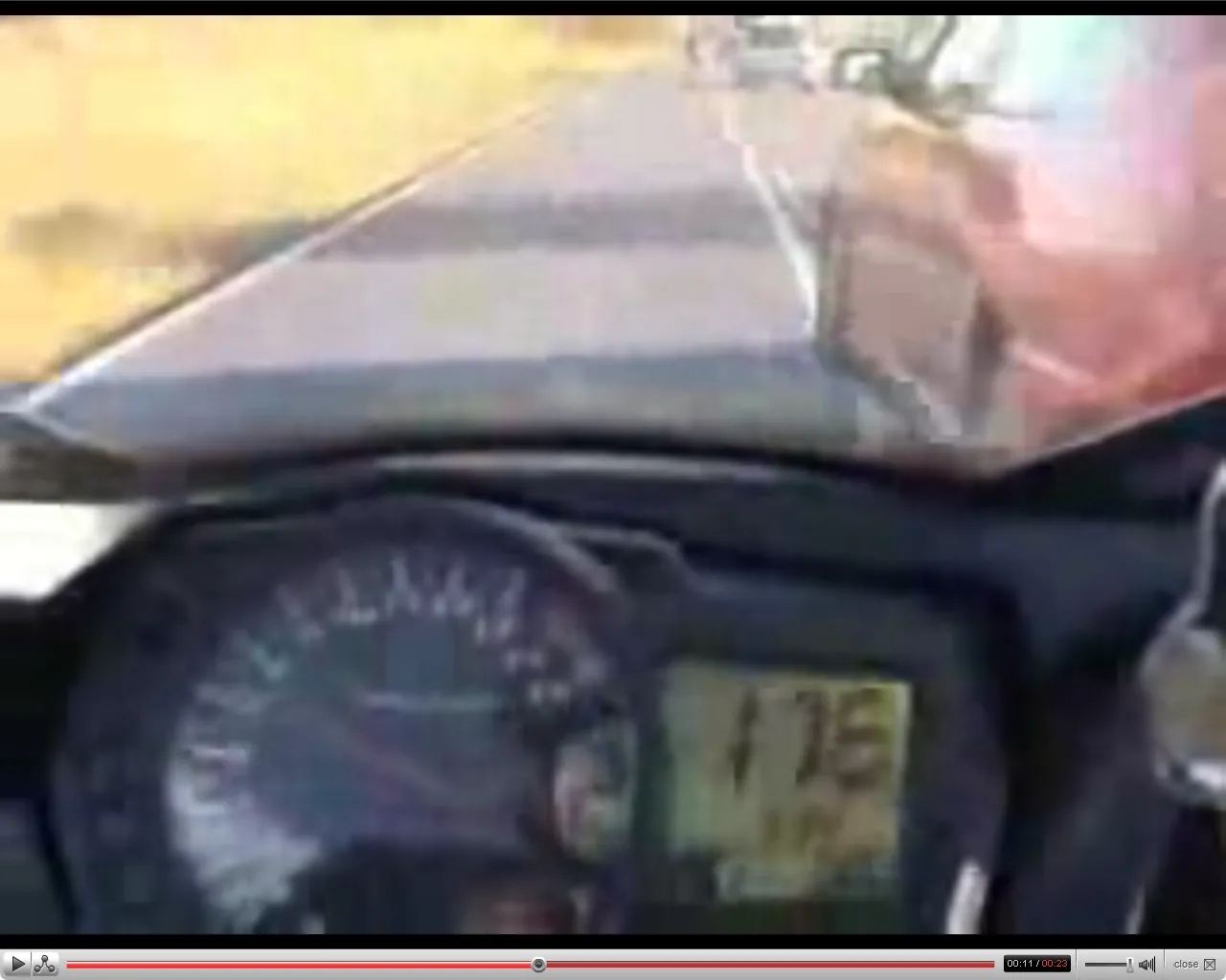 Kierowca zepchnał z drogi motocyklistę