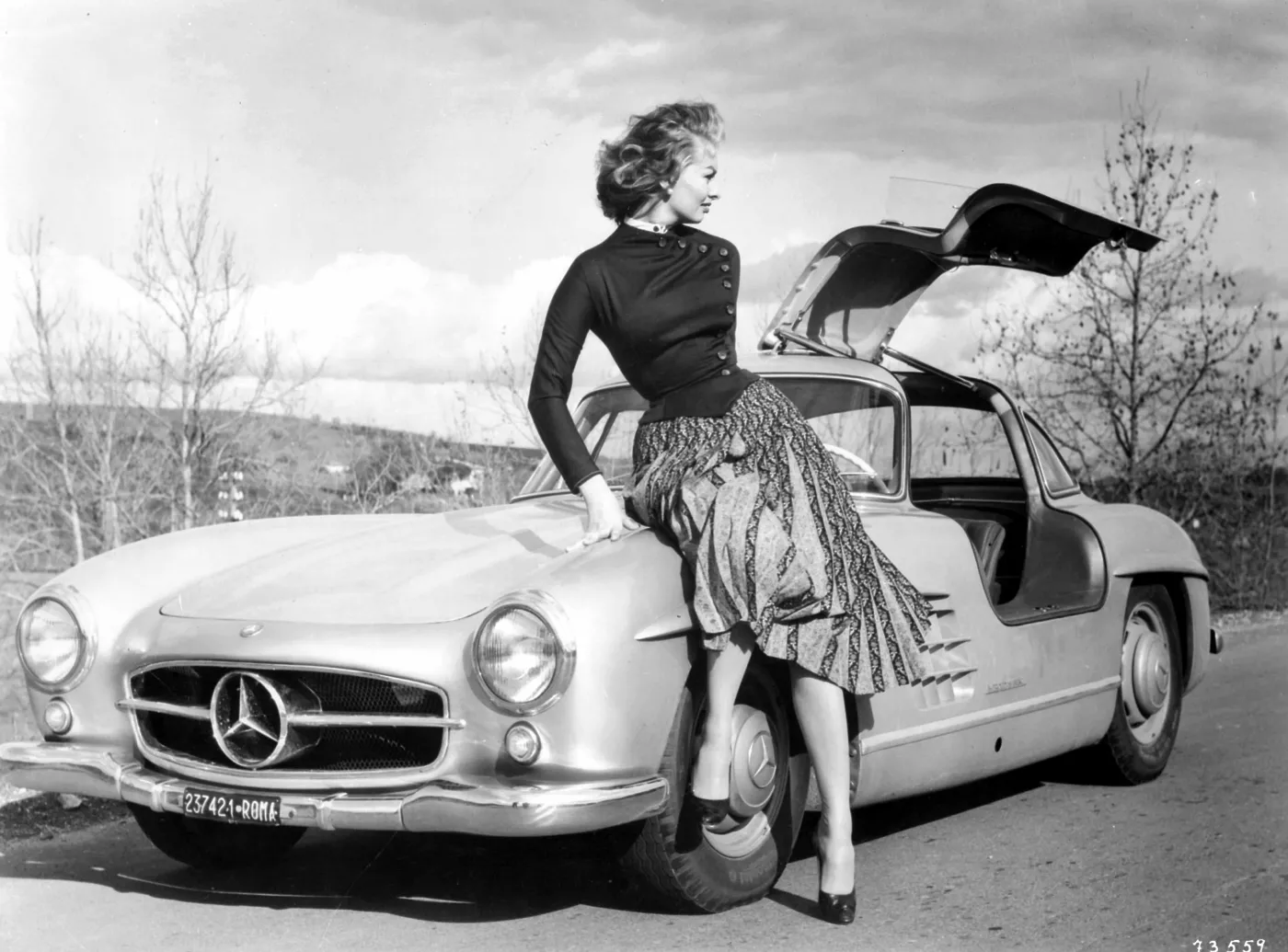 mercedes_73559_1529904.jpg