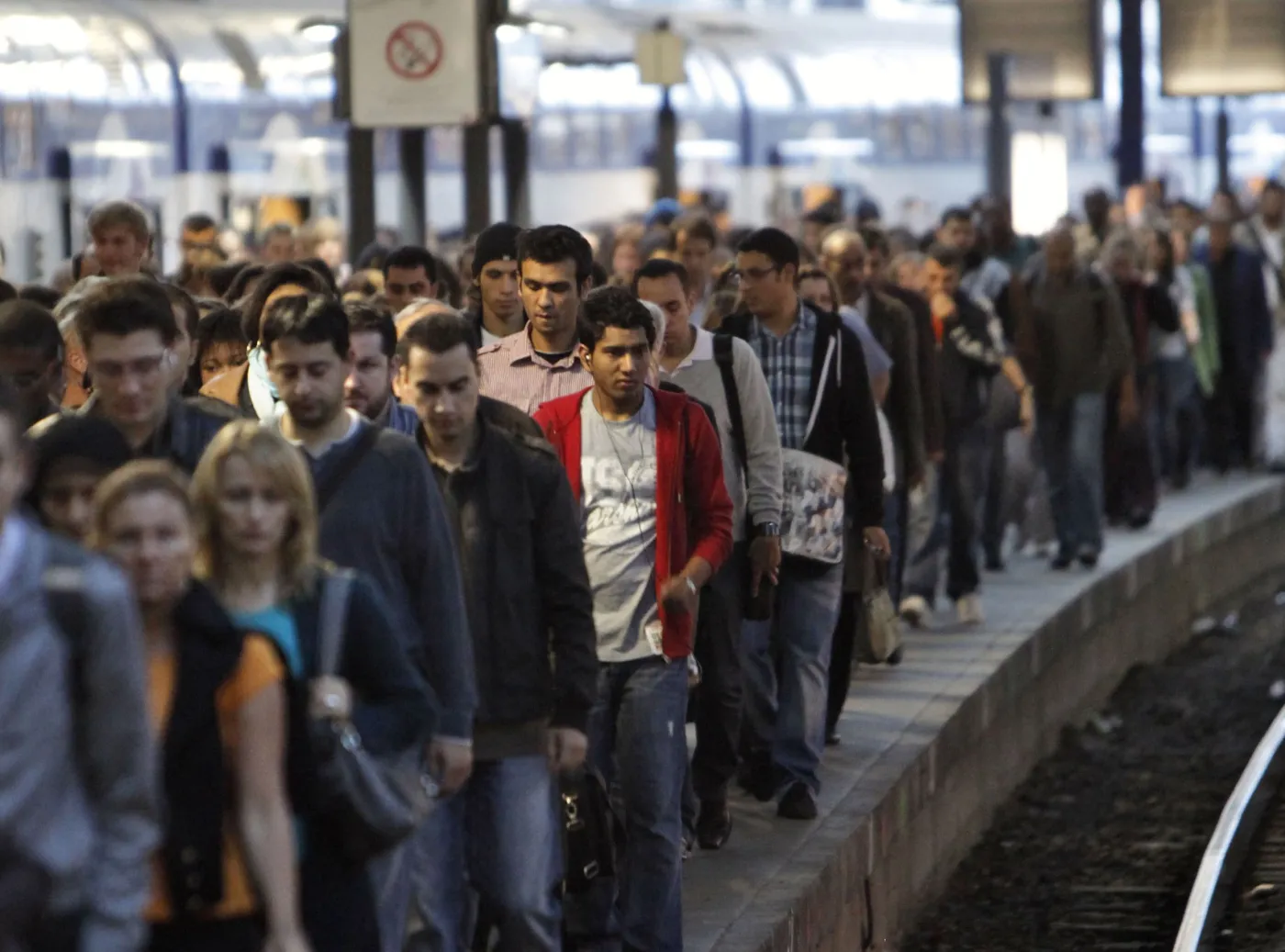 Strajkujący Francuzi zablokowali w Paryżu perony metra