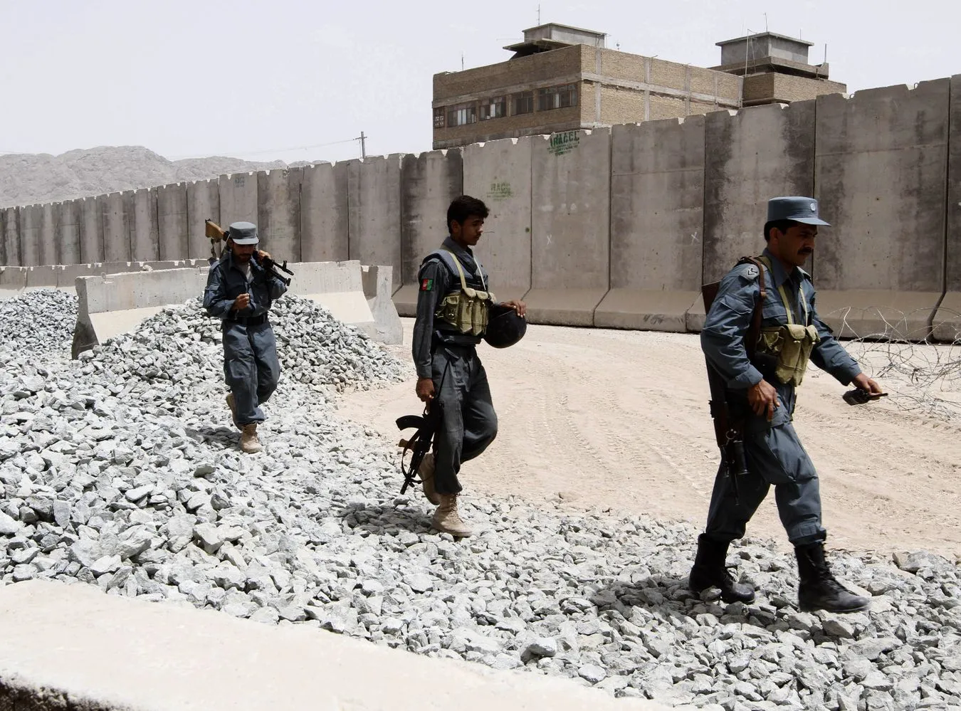 Petraeus: Talibowie zaczynają składać broń